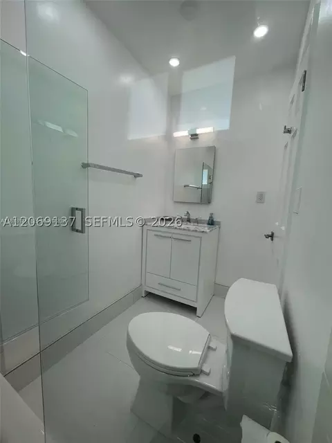 Bath - 17320 NW 80th Ave, Hialeah, FL 33015 photo 7 of 7