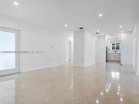 Living - 17320 NW 80th Ave, Hialeah, FL 33015 photo 3 of 8