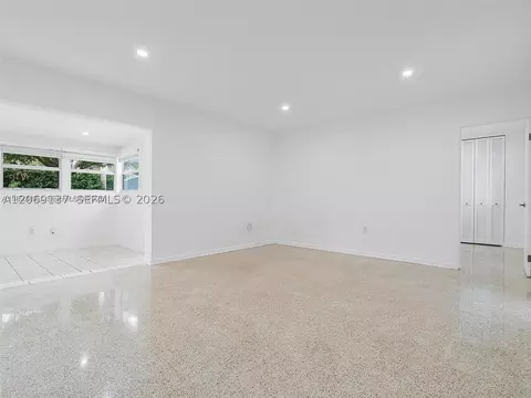 Living - 17320 NW 80th Ave, Hialeah, FL 33015 photo 4 of 8