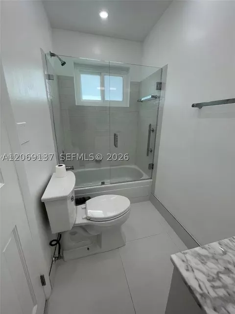 Bath - 17320 NW 80th Ave, Hialeah, FL 33015 photo 6 of 7