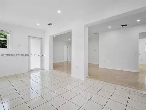 Living - 17320 NW 80th Ave, Hialeah, FL 33015 photo 6 of 8