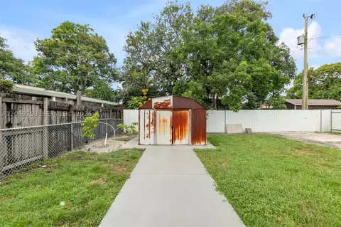 Exterior - 142 W 35th St, Hialeah, FL 33012 photo 4 of 9