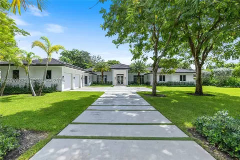 9025 SW 114th St, Miami, FL 33176