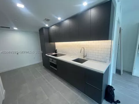 227 NE 2nd St #1613, Miami, FL 33132