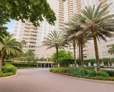 19501 W Country Club Dr #210, Aventura, FL 33180