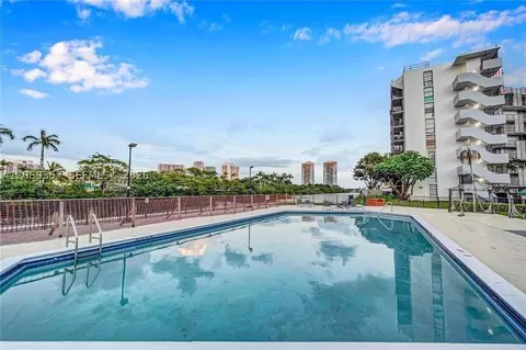 3401 N Country Club Dr #EI-216, Aventura, FL 33180