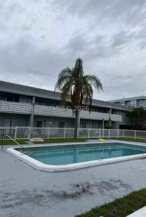 4251 NW 5th St #131, Plantation, FL 33317
