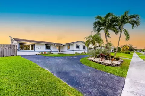 27665 SW 163rd Ave, Homestead, FL 33031