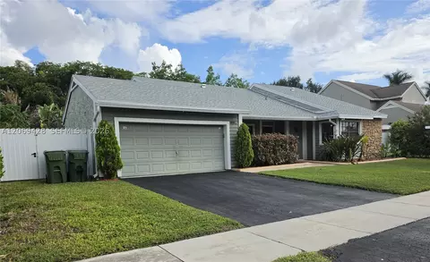 1676 S Goldeneye Ln, Homestead, FL 33035