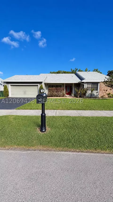 1676 S Goldeneye Ln, Homestead, FL 33035