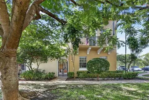 14601 SW 5th St, Pembroke Pines, FL 33027