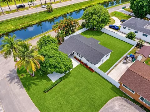 2200 NW 110th St, Miami, FL 33167