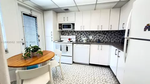 2950 N Palm Aire Dr #605, Pompano Beach, FL 33069