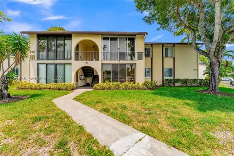 3561 Pine Tree Ct #D-1, Greenacres, FL 33463