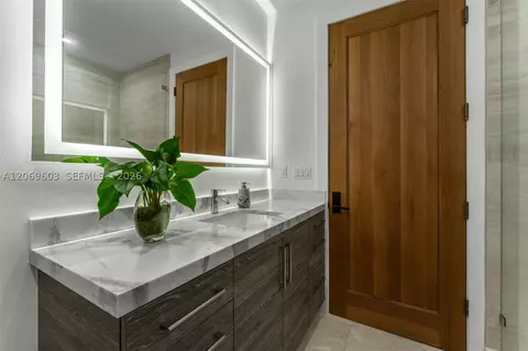 Bath - 3581 E Glencoe St #302, Miami, FL 33133 photo 4 of 6