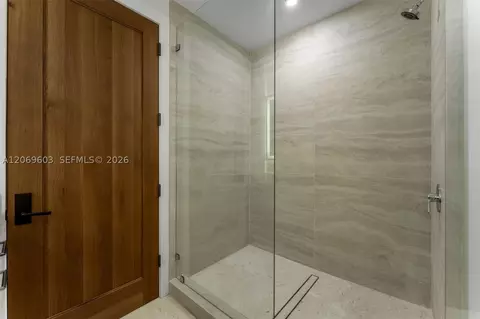 Bath - 3581 E Glencoe St #302, Miami, FL 33133 photo 5 of 6