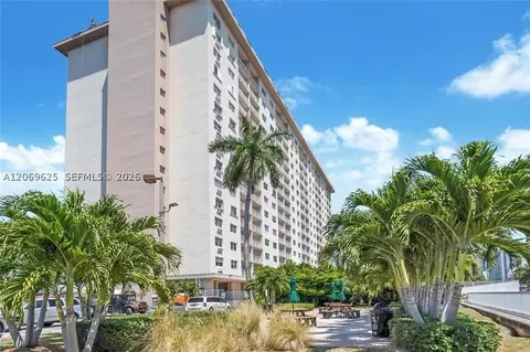 400 Kings Point Dr #316, Sunny Isles Beach, FL 33160