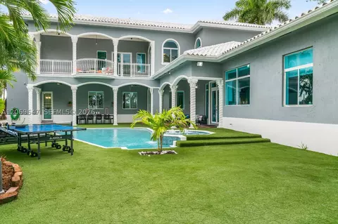 12141 Walsh Blvd, Miami, FL 33184