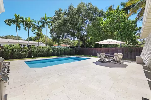 940 NE 117th St, Biscayne Park, FL 33161