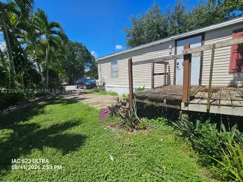 6 SW Ct Sw 6th Ct, Davie, FL 33325