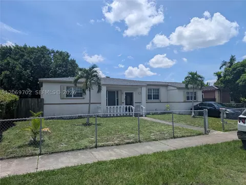 560 NW 184th Ter, Miami Gardens, FL 33169