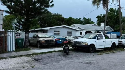 6220 NE Miami Pl, Miami, FL 33138