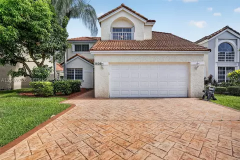 2638 Oak Park Cir, Davie, FL 33328