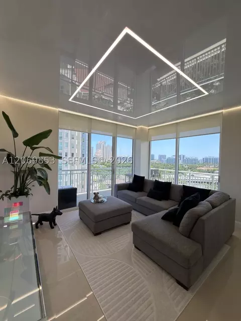 19501 W Country Club Dr #1004, Aventura, FL 33180
