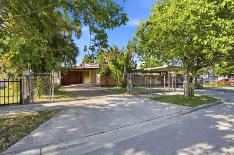 Exterior - 621 SE 4th St, Hialeah, FL 33010 photo 3 of 10