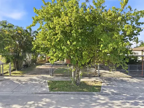 Other - 621 SE 4th St, Hialeah, FL 33010 photo 1 of 7