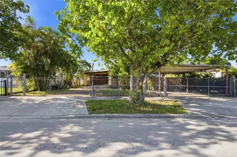 Exterior - 621 SE 4th St, Hialeah, FL 33010 photo 4 of 10