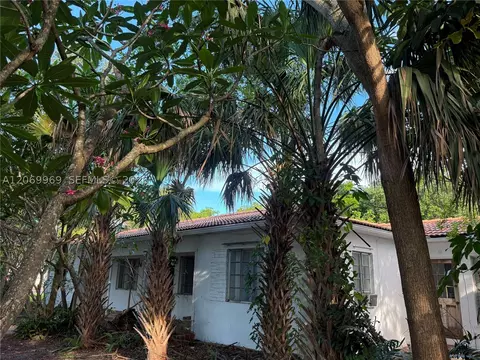 1120 NE 115th St, Biscayne Park, FL 33161