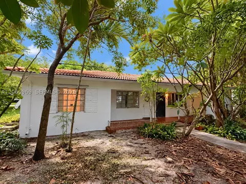 1120 NE 115th St, Biscayne Park, FL 33161