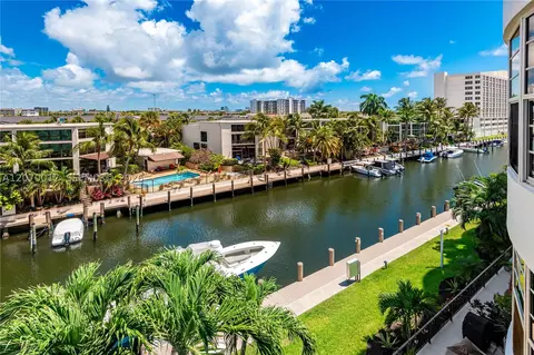 3051 NE 48th St #406, Fort Lauderdale, FL 33308