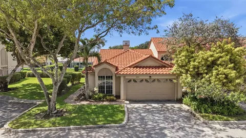 10852 Cypress Glen Dr, Coral Springs, FL 33071