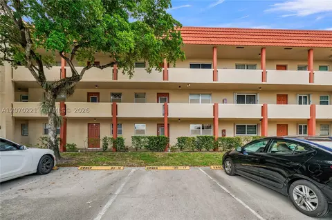 8081 N Sunrise Lakes Dr #110, Sunrise, FL 33322