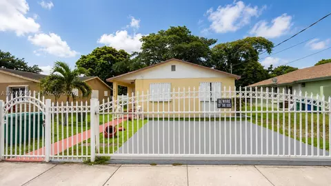 3074 NW 64th St, Miami, FL 33147