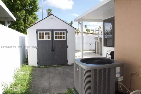 Exterior - 2732 W 68th Pl, Hialeah, FL 33016 photo 1 of 3