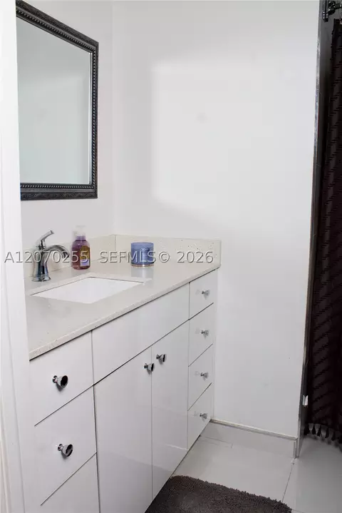 Bath - 2732 W 68th Pl, Hialeah, FL 33016 photo 5 of 6
