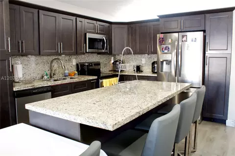 Kitchen - 2732 W 68th Pl, Hialeah, FL 33016 photo 2 of 3