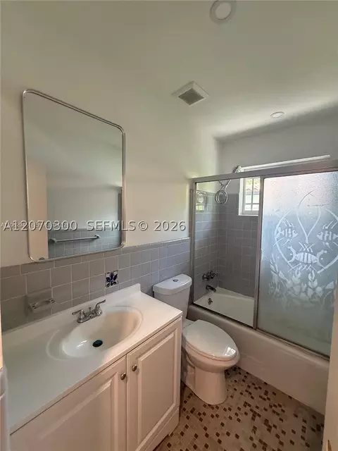 Bath - 1532 Trillo Ave, Coral Gables, FL 33146 photo 4 of 4