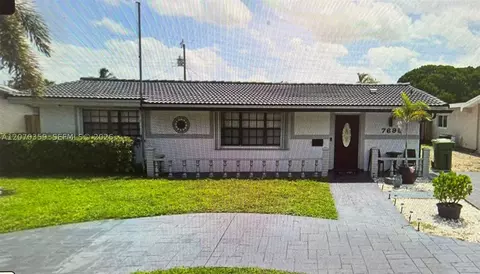 7690 NW 16th Ct, Pembroke Pines, FL 33024