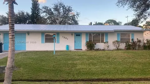 1261 SE Mendavia Ave, Port Saint Lucie, FL 34952