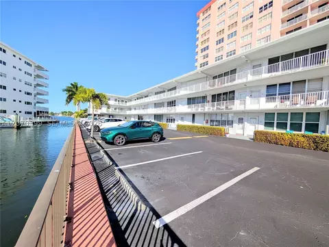 3177 S Ocean Dr #125, Hallandale Beach, FL 33009