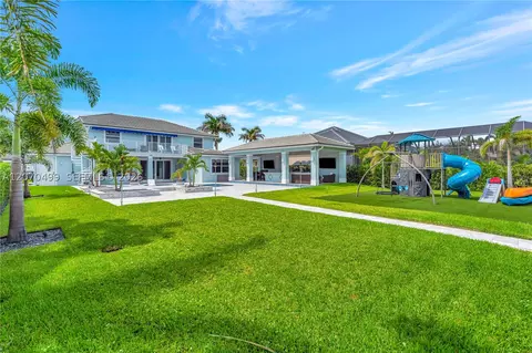 Exterior - 665 SW Yacht Basin Way, Stuart, FL 34997 photo 16 of 27