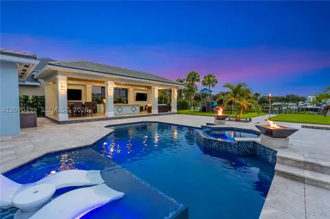 Exterior - 665 SW Yacht Basin Way, Stuart, FL 34997 photo 19 of 27