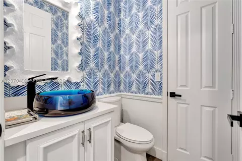 Bath - 665 SW Yacht Basin Way, Stuart, FL 34997 photo 1 of 7