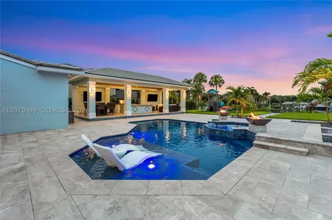 Exterior - 665 SW Yacht Basin Way, Stuart, FL 34997 photo 18 of 27