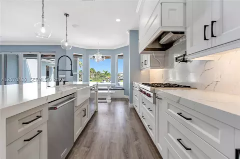 Kitchen - 665 SW Yacht Basin Way, Stuart, FL 34997 photo 3 of 7