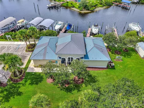 View/Area - 665 SW Yacht Basin Way, Stuart, FL 34997 photo 4 of 4